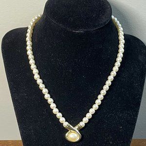 Elegant Vintage Richelieu 1/8" Faux Pearls & Gold Tone 16" necklace